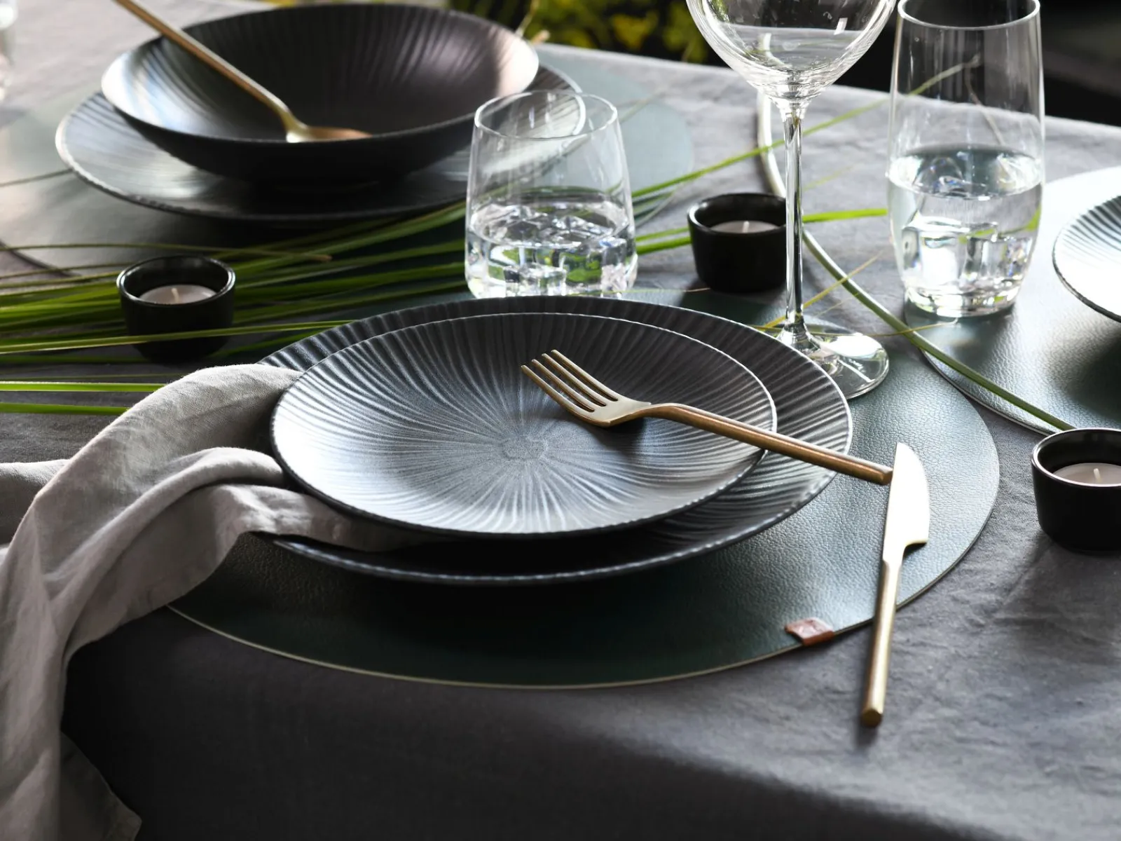 Creatable Geschirrset|Teller|Vesuvio - Tellerset 12-tlg - Schwarz